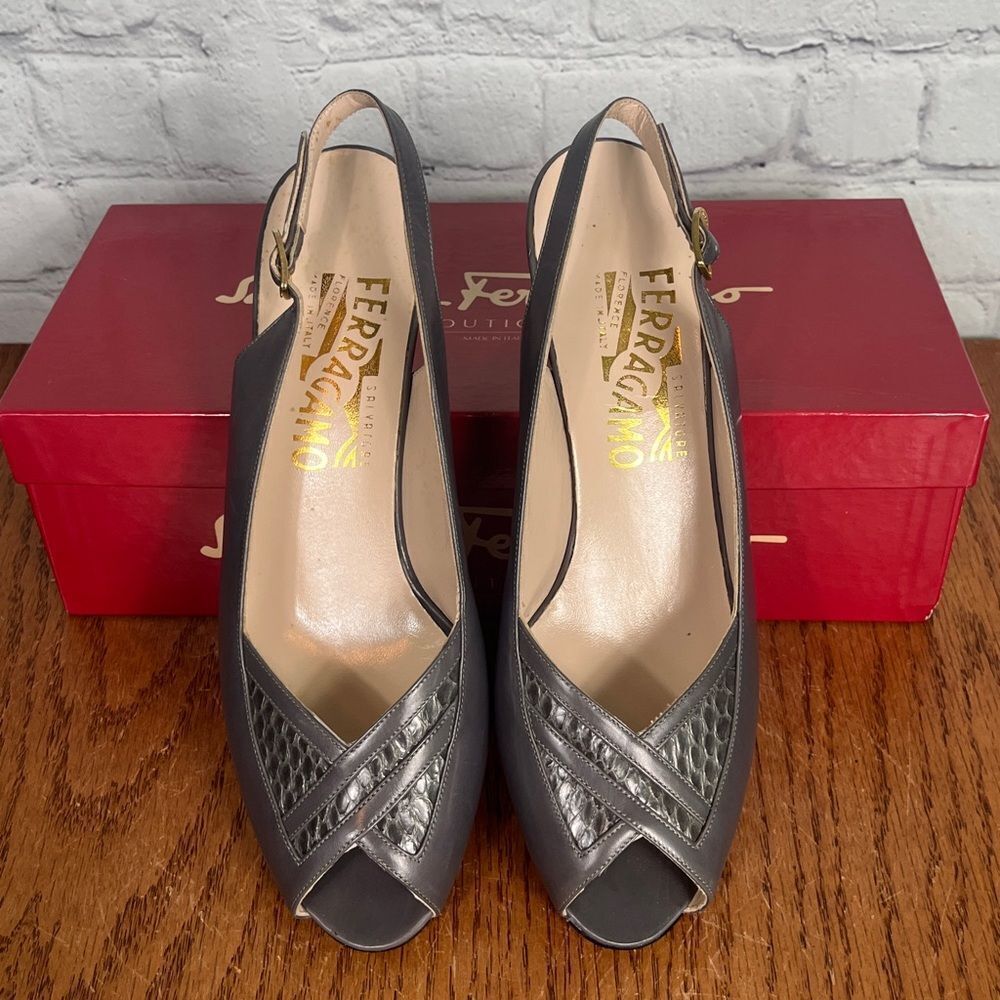 Vintage Salvatore Ferragamo Gray Slingback Open Toe Pump Low Heel Women's 7.5